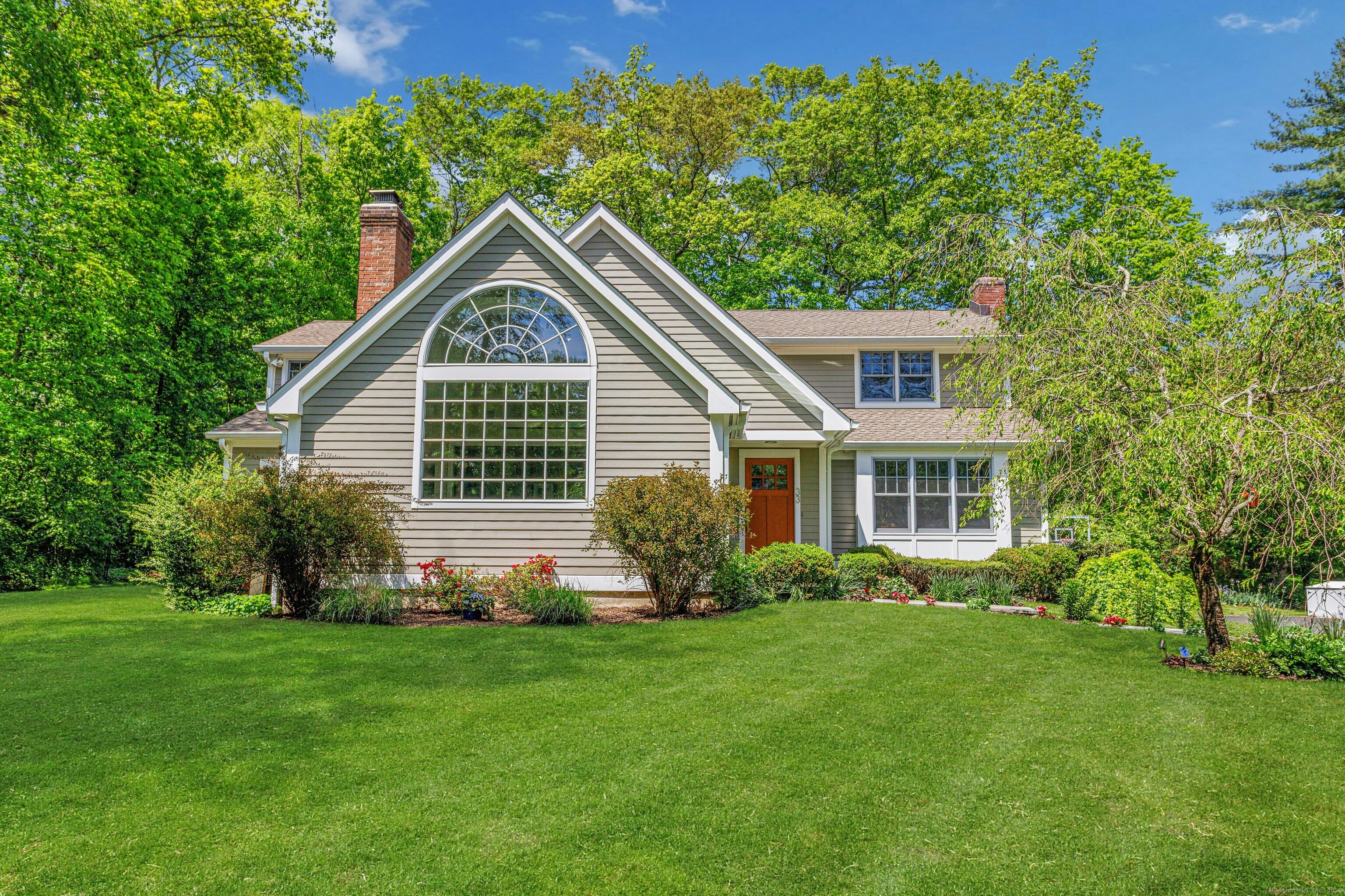 33 Bickford Lane, New Canaan, Connecticut - 4 Bedrooms  
3.5 Bathrooms  
9 Rooms - 
