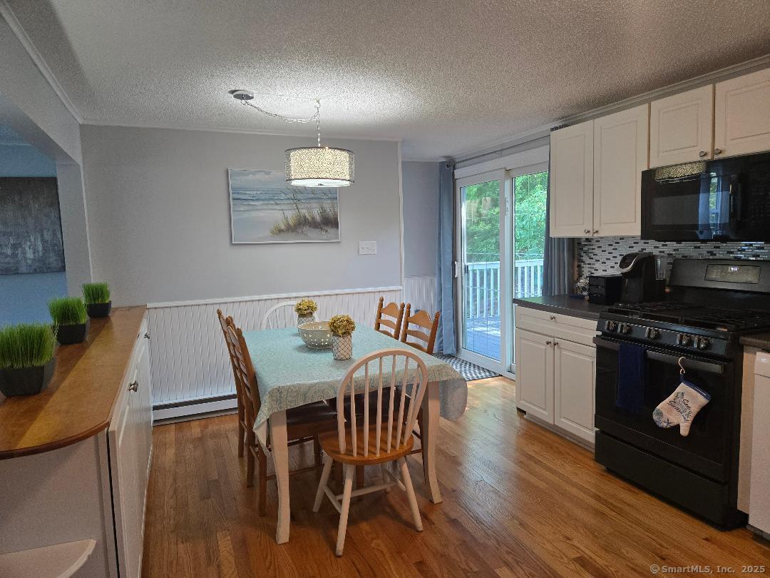 East Lyme, Connecticut 06357, United States, 3 Bedrooms Bedrooms, ,3 BathroomsBathrooms,Residential,Pending,157483