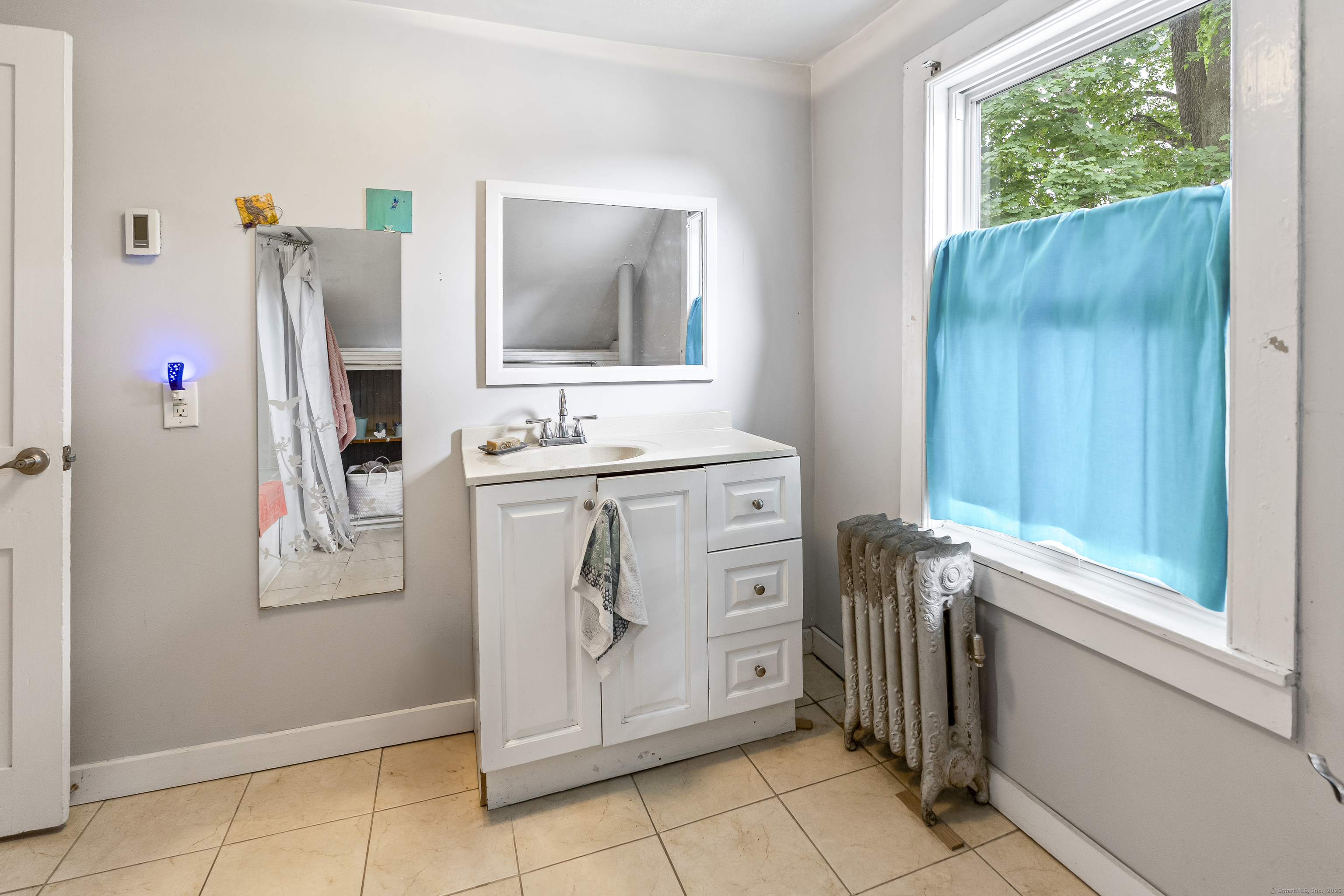 Putnam, Connecticut 06260, United States, 3 Bedrooms Bedrooms, ,1 BathroomBathrooms,Residential,Active,169872