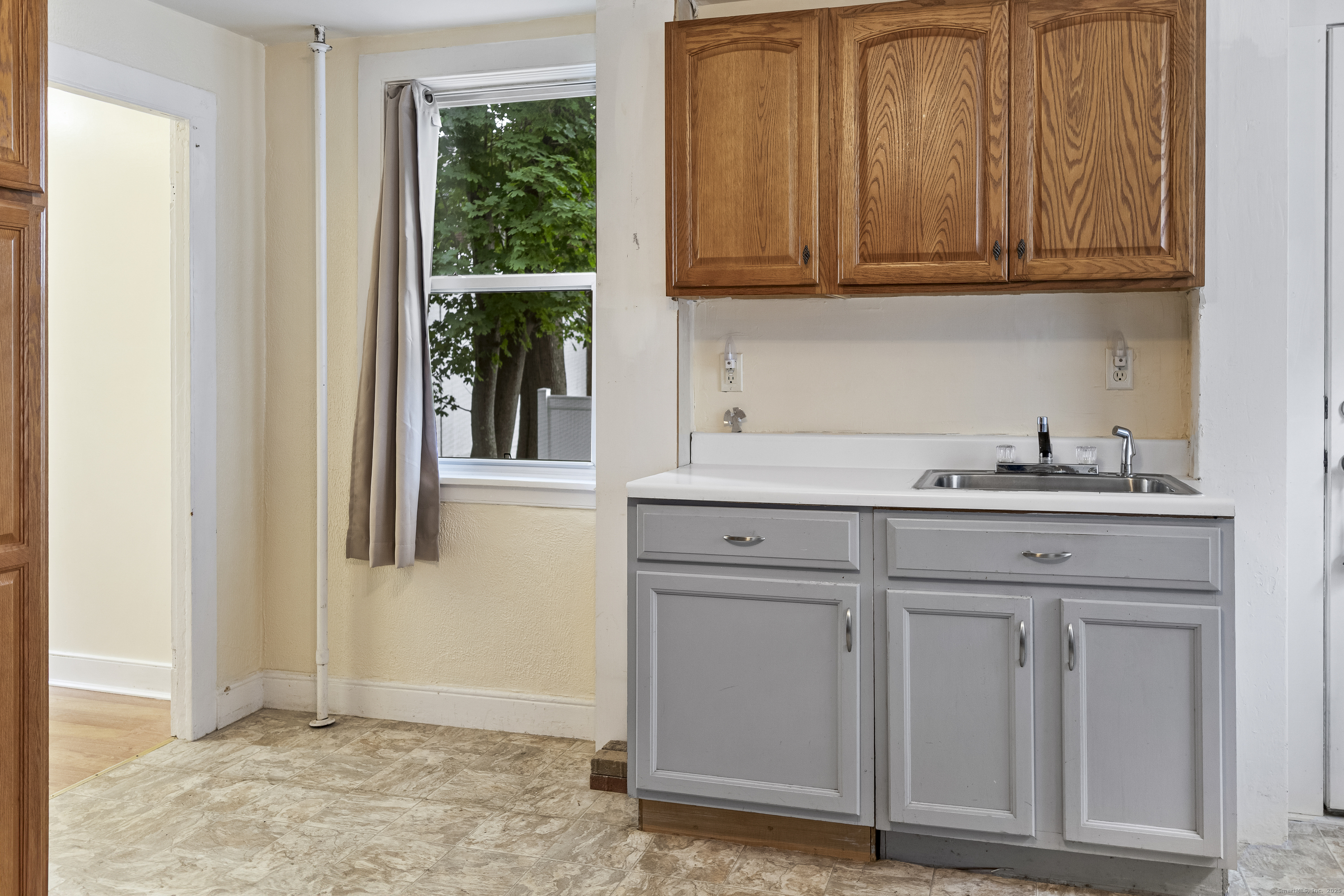 Putnam, Connecticut 06260, United States, 3 Bedrooms Bedrooms, ,1 BathroomBathrooms,Residential,Active,169872