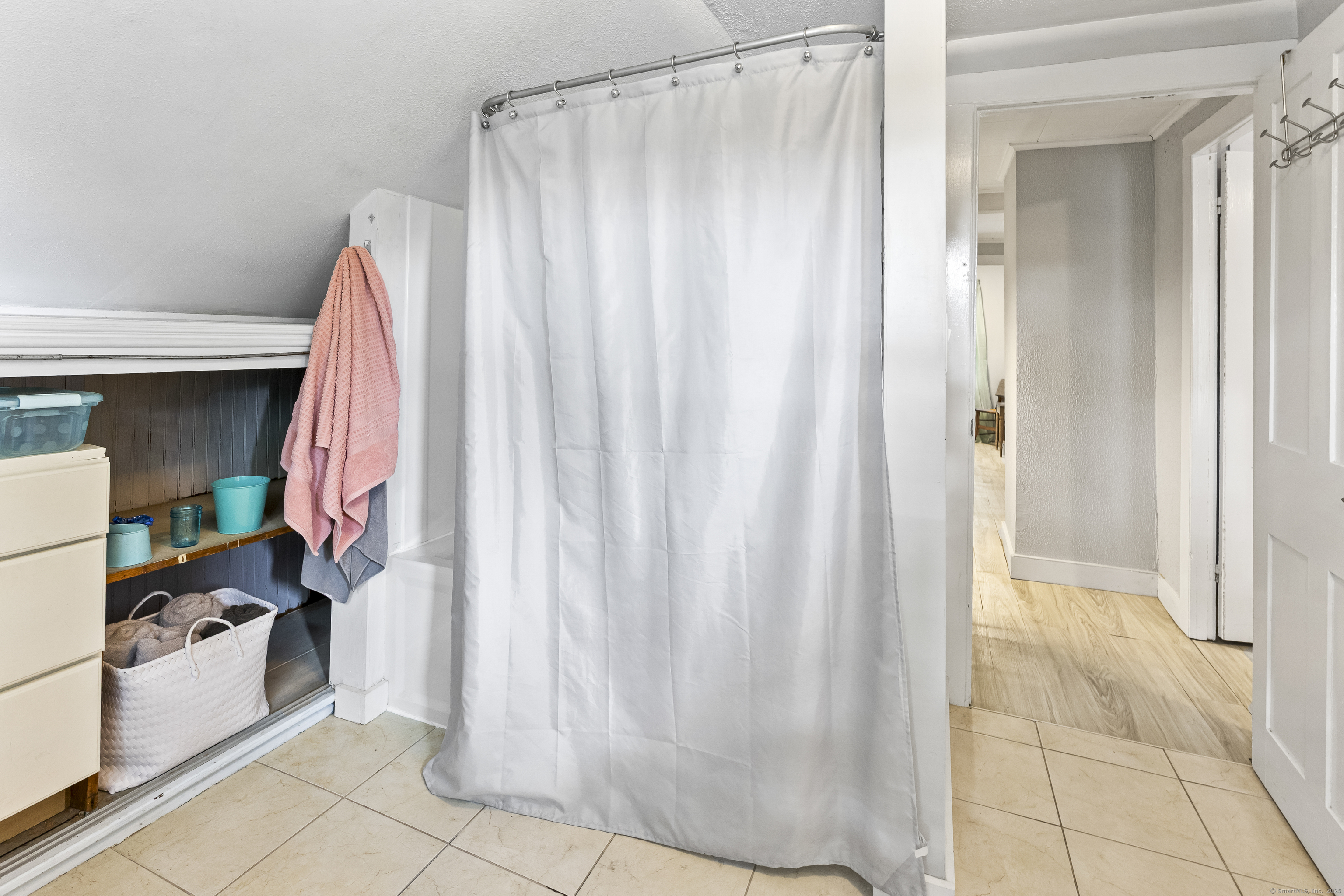 Putnam, Connecticut 06260, United States, 3 Bedrooms Bedrooms, ,1 BathroomBathrooms,Residential,Active,169872