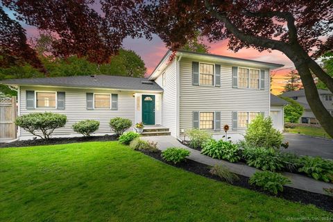 Single Family Residence in Stamford CT 49 Putter Drive.jpg