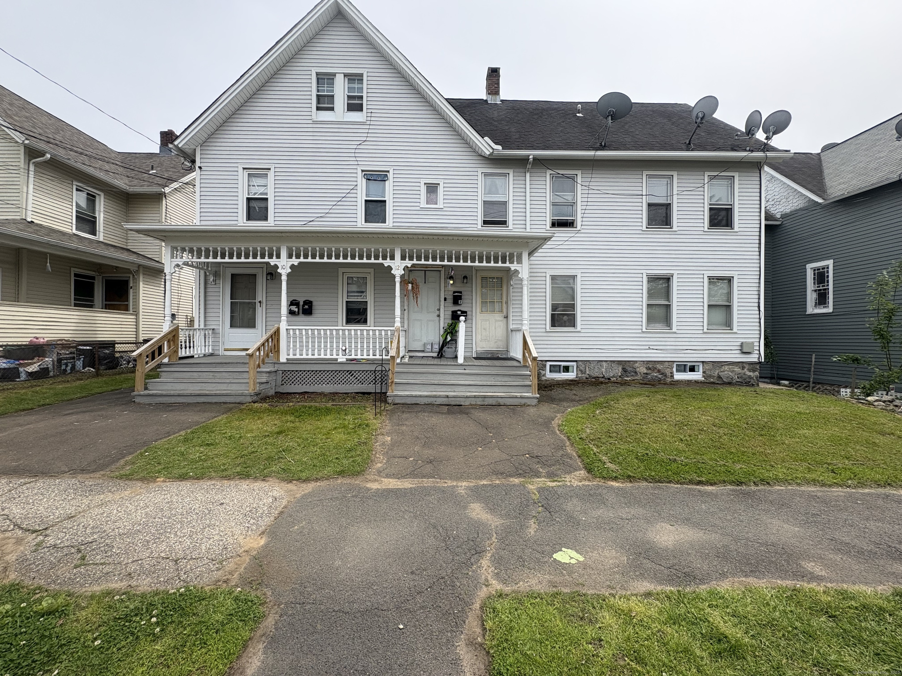 9th Street, Derby, Connecticut - 6 Bedrooms  
3 Bathrooms  
12 Rooms - 