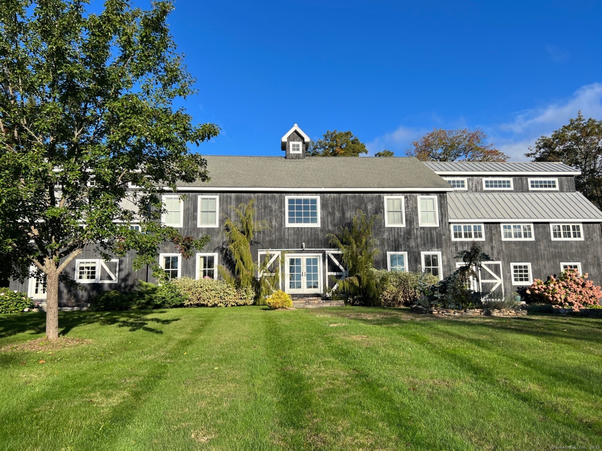 Westwoods 2 Road, Sharon, Connecticut - 4 Bedrooms  
6 Bathrooms  
11 Rooms - 