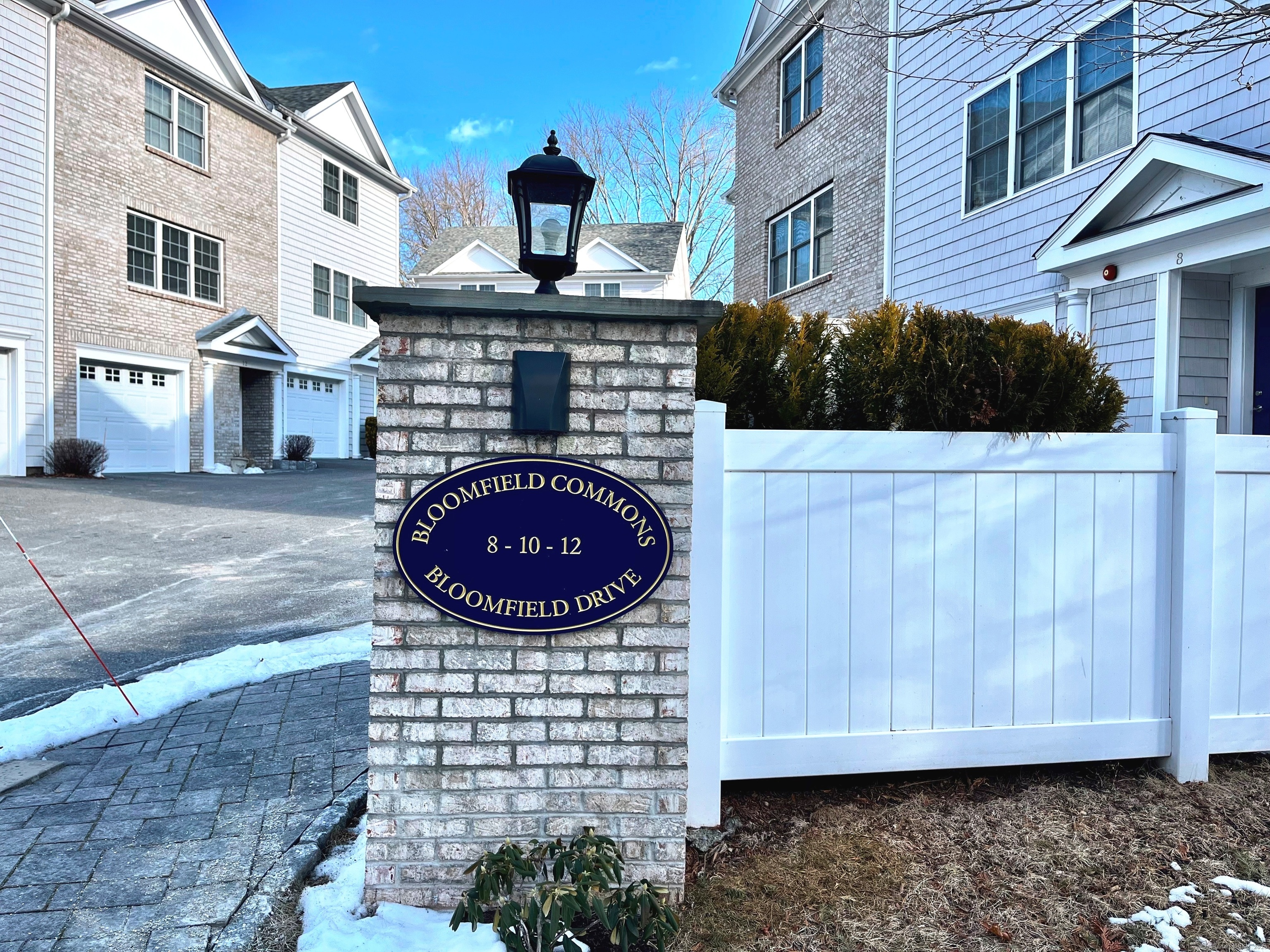 Rental Property at Bloomfield Drive B, Fairfield, Connecticut - Bedrooms: 2 
Bathrooms: 3 
Rooms: 5  - $3,600 MO.