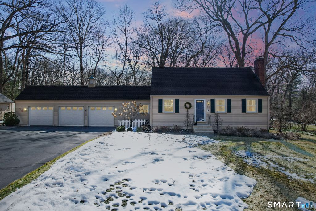 Photo of 18 Ledgewood Drive, Farmington, CT 06032 (MLS # 24153883)