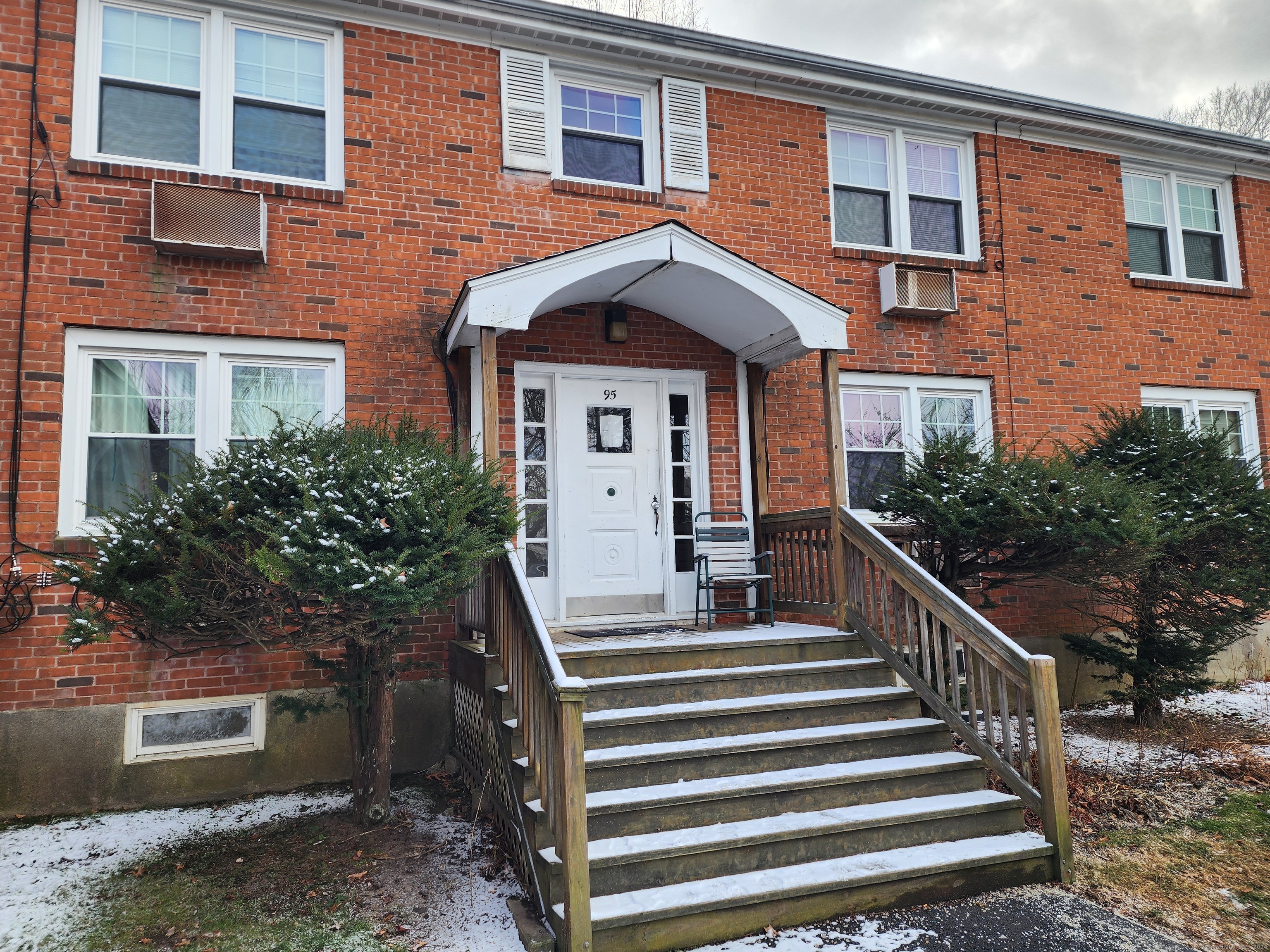 95 Marion Street Apt 8, Hartford, Connecticut - 1 Bedrooms  
1 Bathrooms  
3 Rooms - 