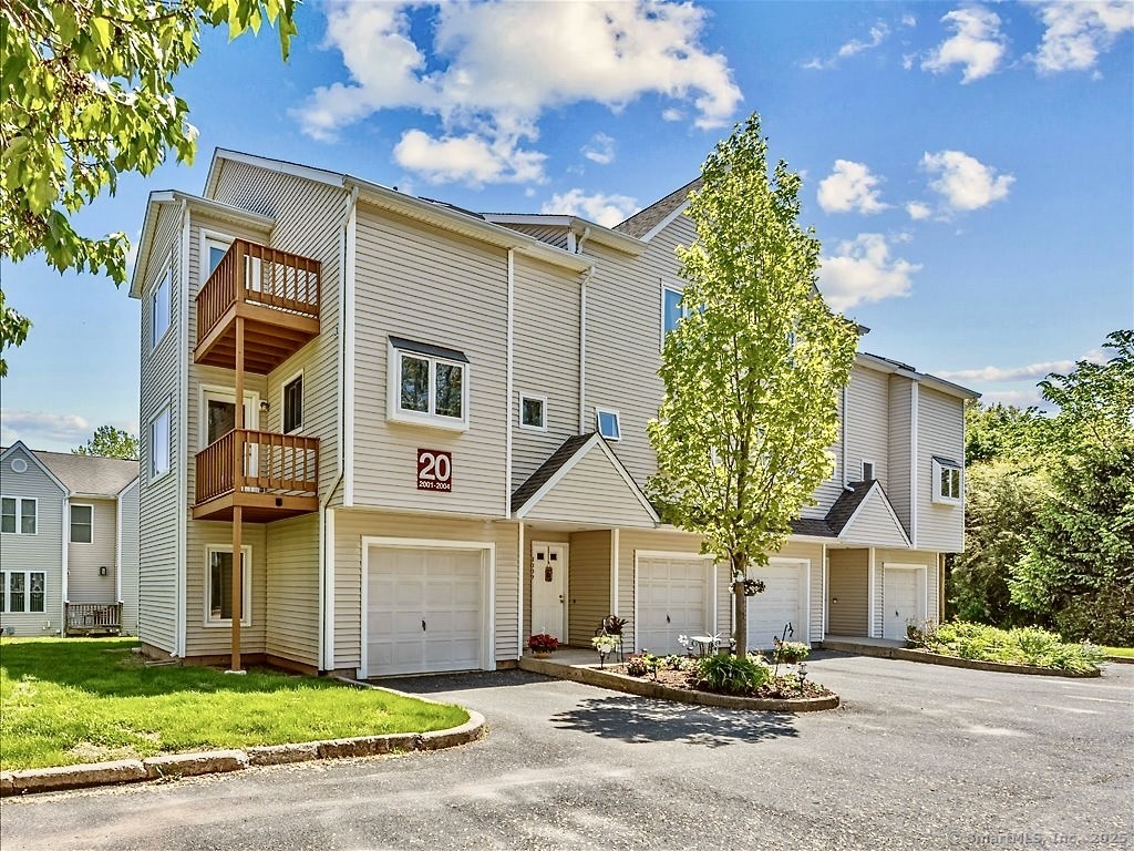 Property for Sale at Paddock Avenue Apt 2001, Meriden, Connecticut - Bedrooms: 2 
Bathrooms: 3 
Rooms: 5  - $274,800