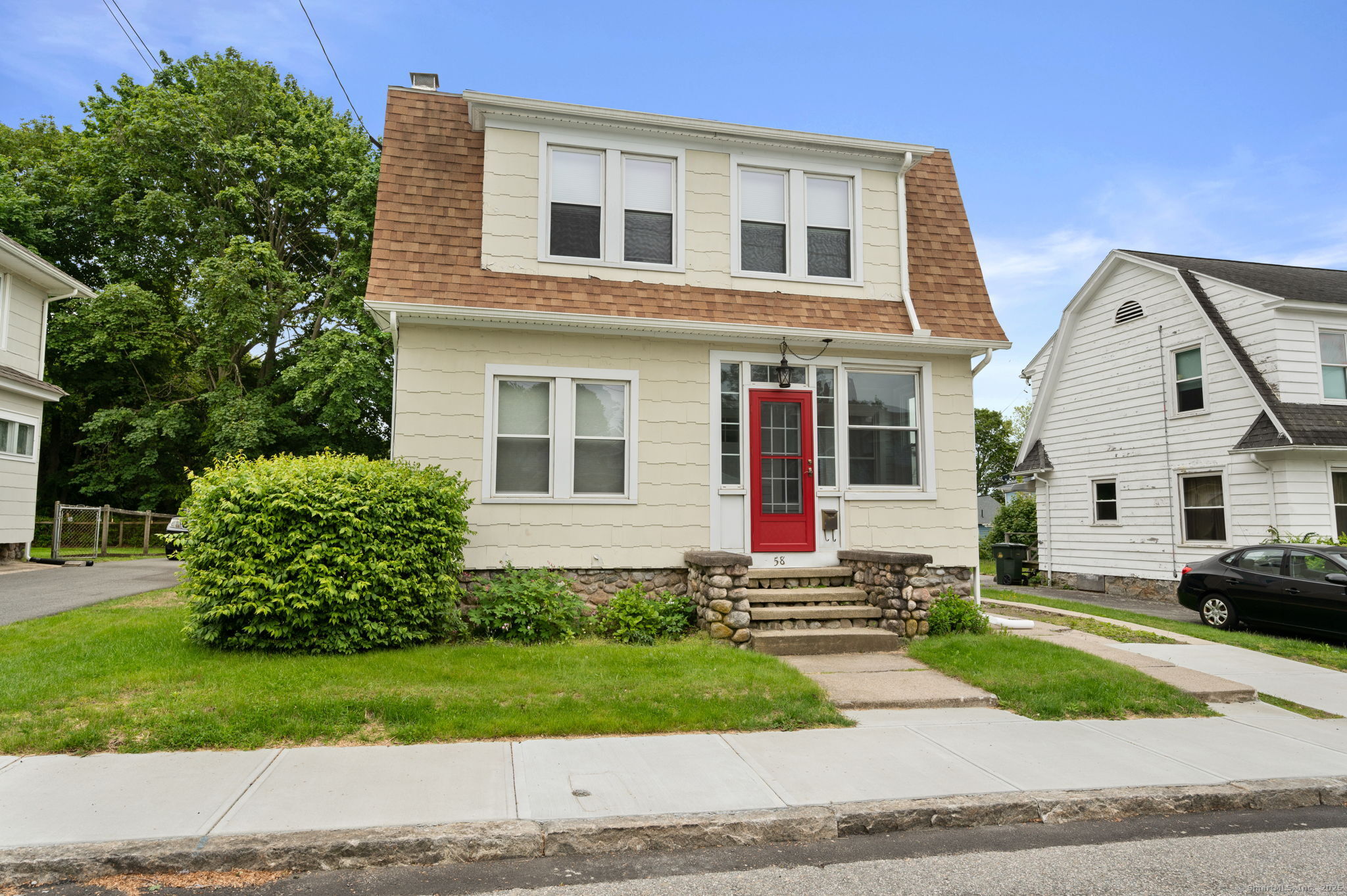 Gorton Street, New London, Connecticut - 3 Bedrooms  
1 Bathrooms  
5 Rooms - 