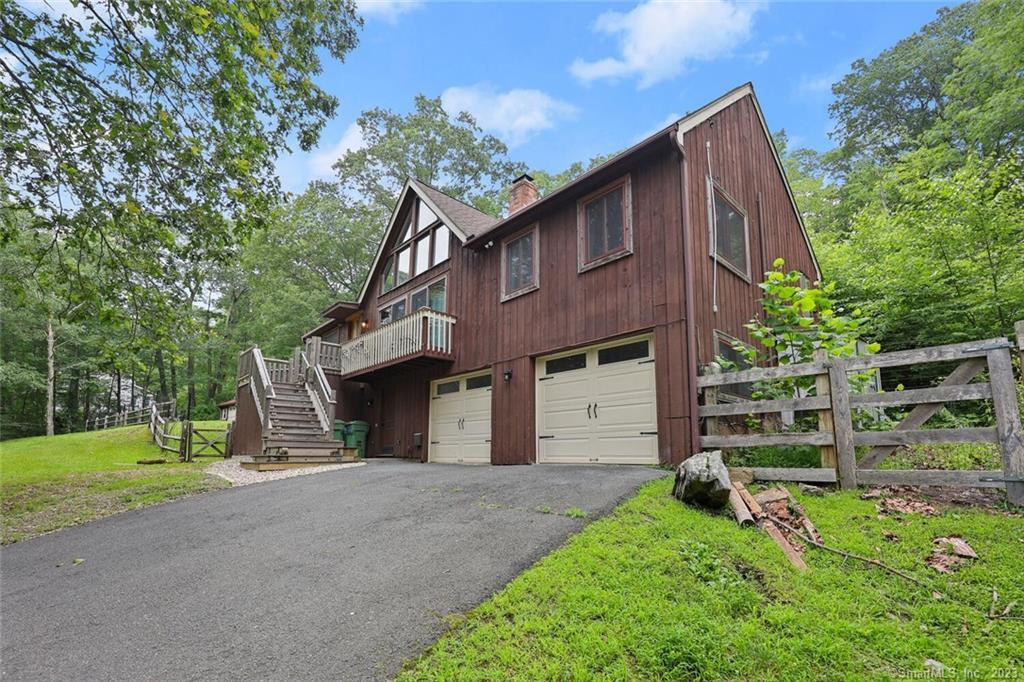 Rental Property at 618 Barrack Hill Road, Ridgefield, Connecticut - Bedrooms: 3 
Bathrooms: 3 
Rooms: 7  - $4,850 MO.