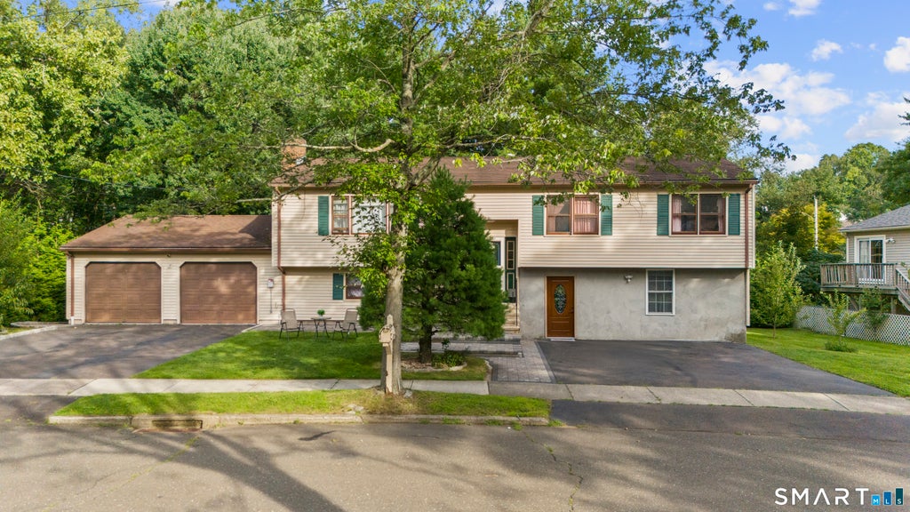 Photo of 28 Twin Circle Road, West Haven, CT 06516 (MLS # 24206249)