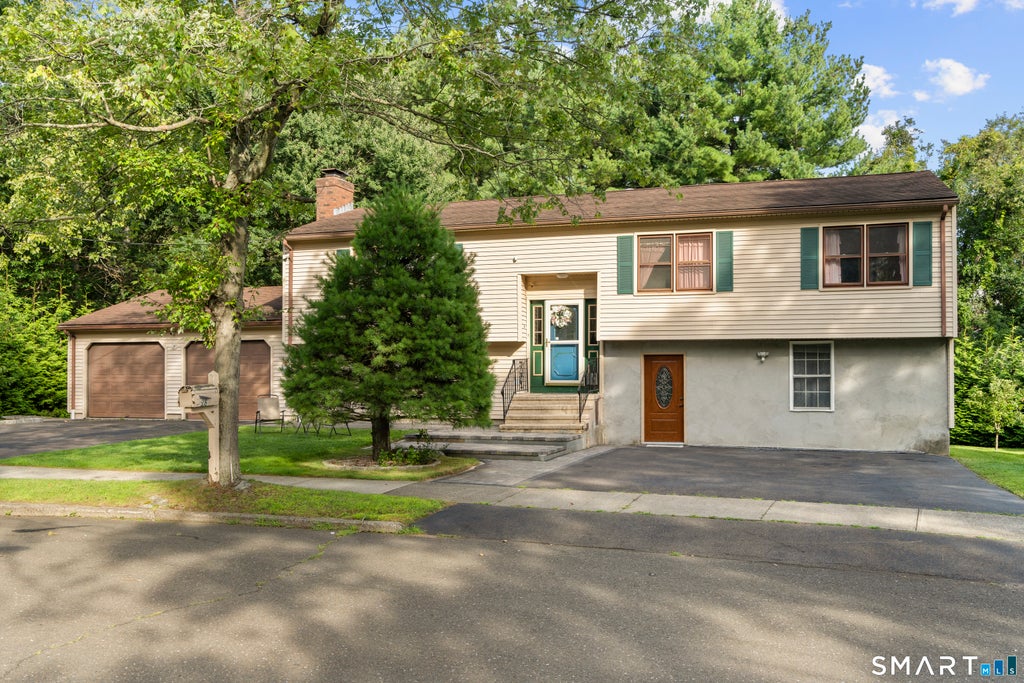 Photo of 28 Twin Circle Road, West Haven, CT 06516 (MLS # 24206249)