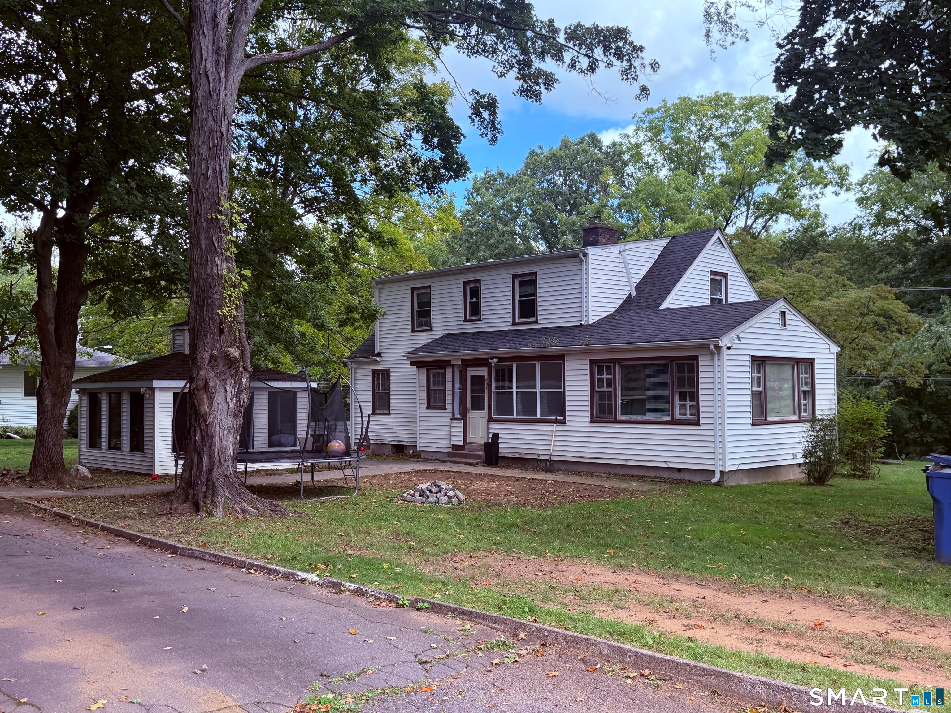 6 Paradise Avenue