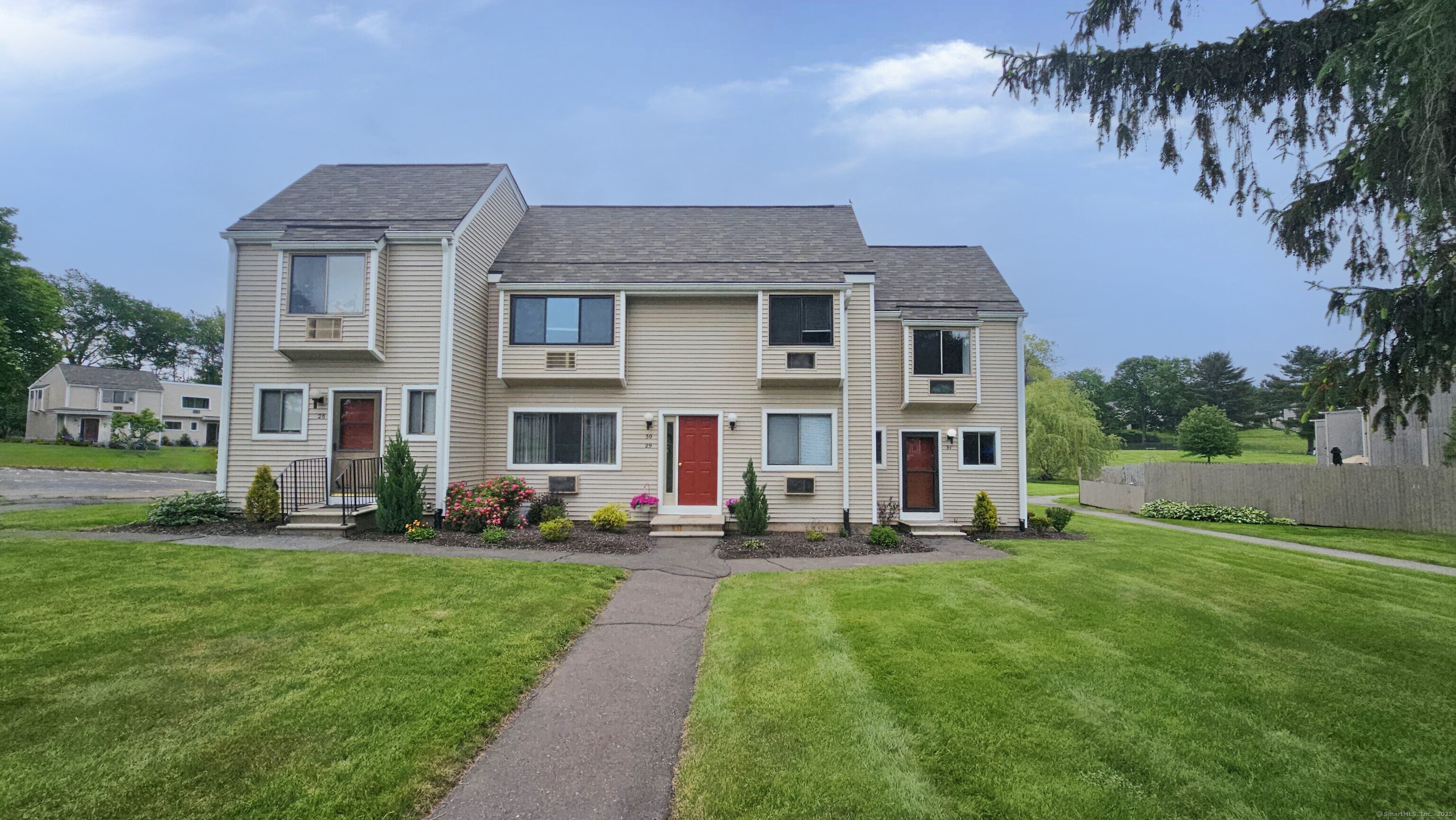 Regis Drive 31, Meriden, Connecticut - 2 Bedrooms  
2 Bathrooms  
5 Rooms - 