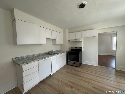 Multifamily For Rent - 101 Riverview Avenue #2<br/> New London, CT 06320