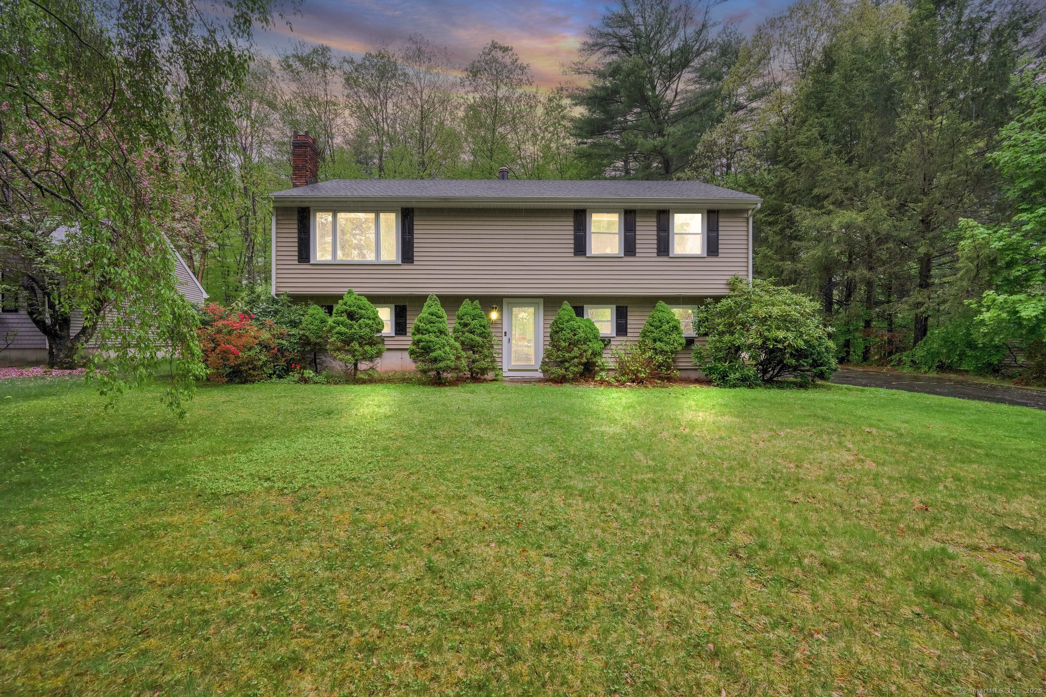 Property for Sale at Butternut Drive, Farmington, Connecticut - Bedrooms: 3 
Bathrooms: 2 
Rooms: 7  - $449,900