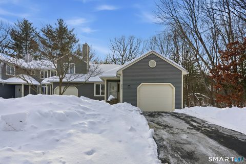 Photo of 200 Castlewood Drive #200, Bloomfield, CT 06002 (MLS # 24152256)