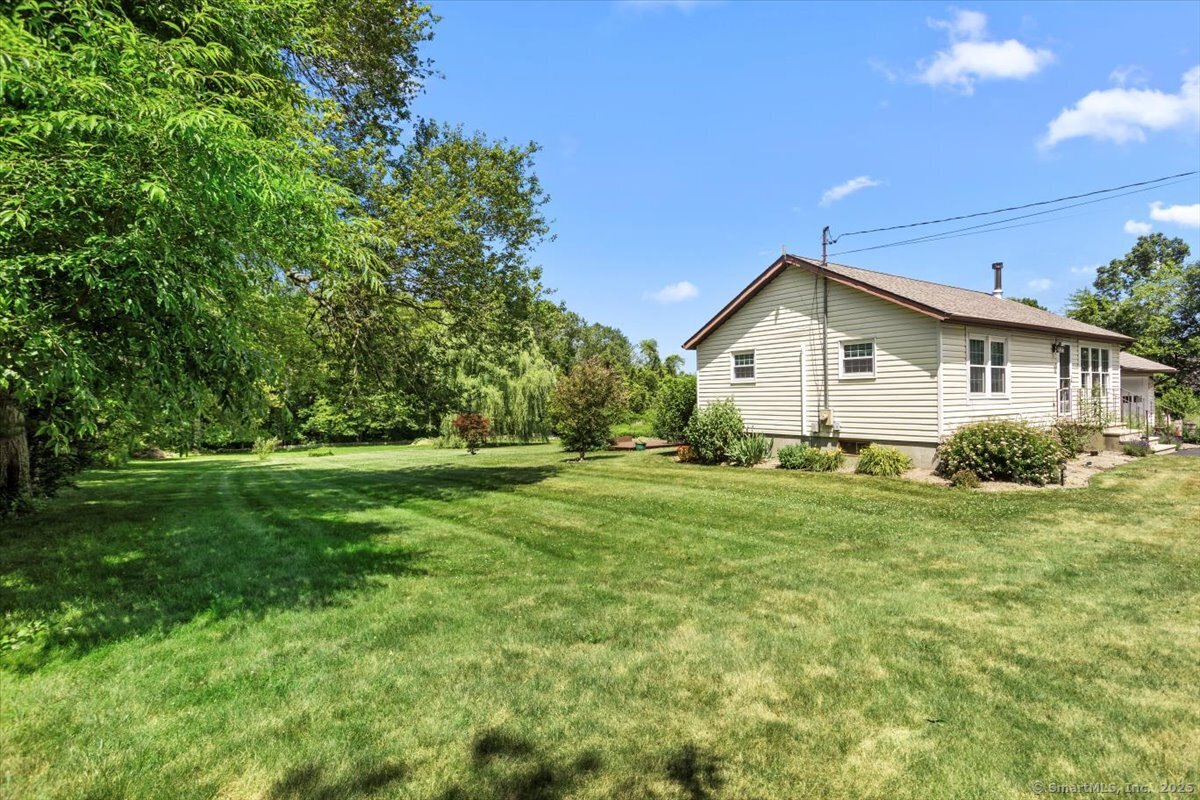 Sterling, Connecticut 06377, United States, 2 Bedrooms Bedrooms, ,1 BathroomBathrooms,Residential,Active,168469