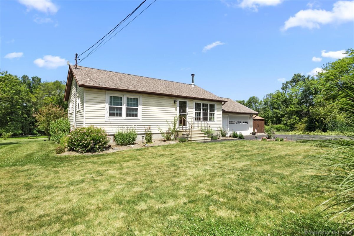 Sterling, Connecticut 06377, United States, 2 Bedrooms Bedrooms, ,1 BathroomBathrooms,Residential,Active,168469