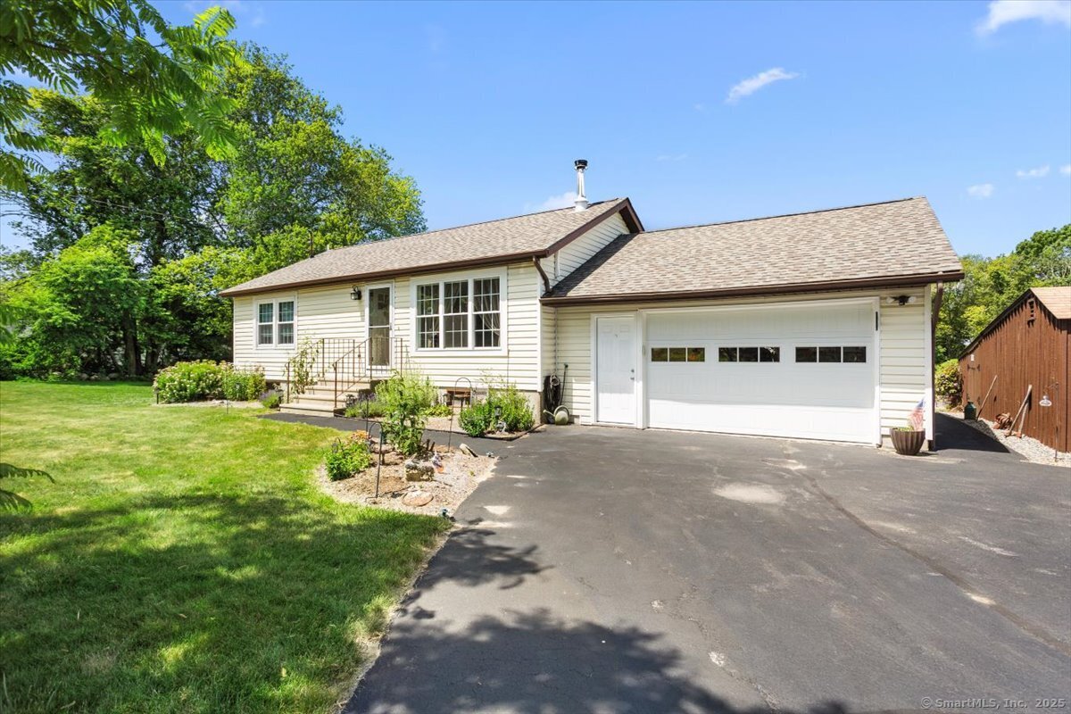 Sterling, Connecticut 06377, United States, 2 Bedrooms Bedrooms, ,1 BathroomBathrooms,Residential,Active,168469