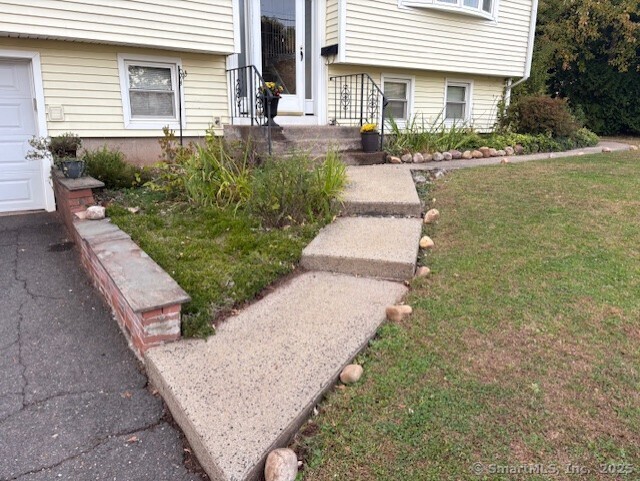 Middletown, Connecticut 06457, United States, 3 Bedrooms Bedrooms, ,2 BathroomsBathrooms,Residential,Active,231007