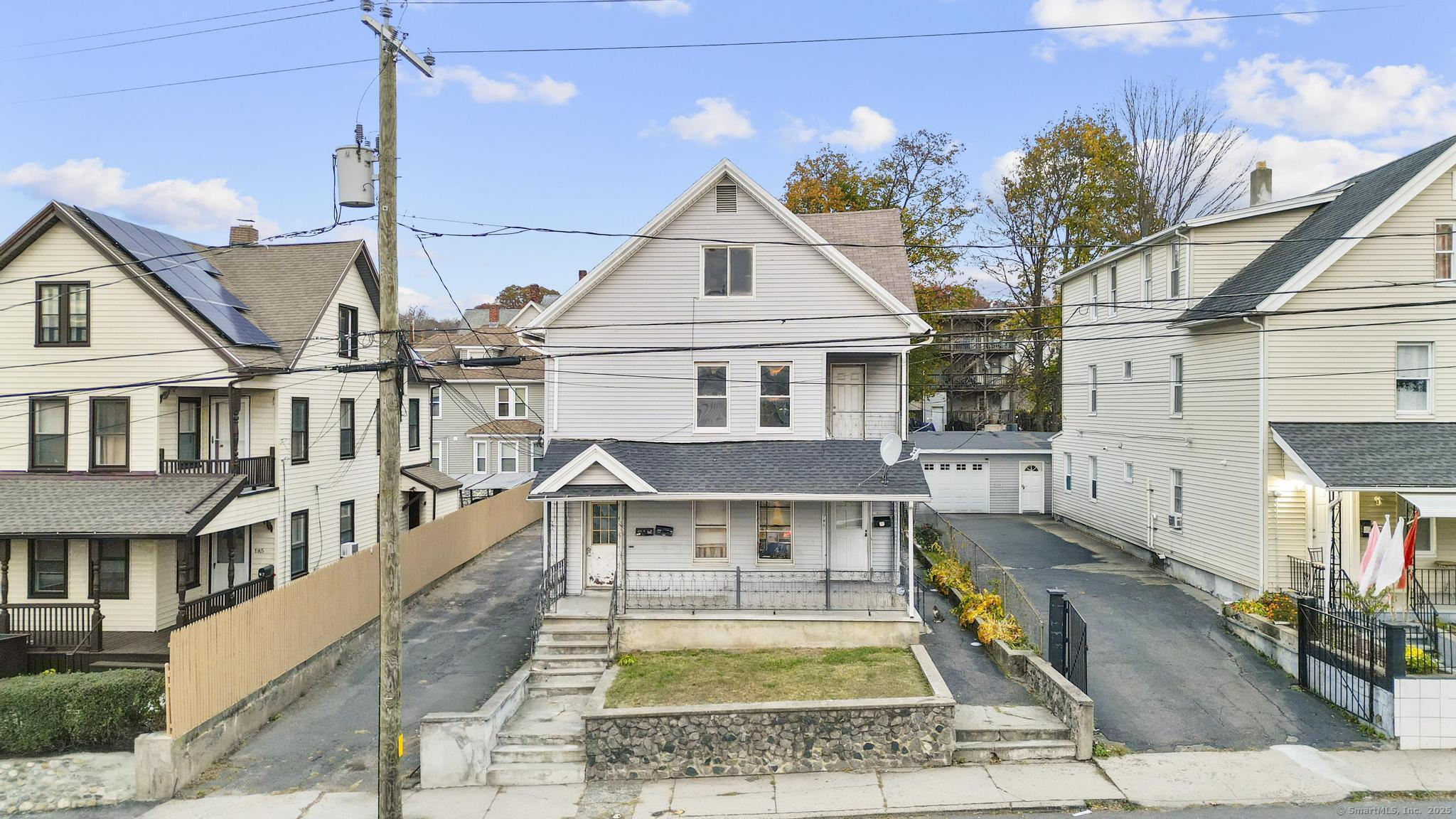Baldwin Street, Waterbury, Connecticut - 7 Bedrooms  
3 Bathrooms  
13 Rooms - 