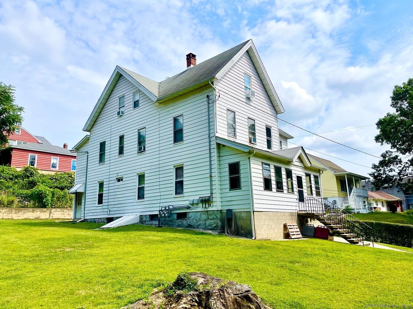 Rental Property at 15 Southview Street 2, Naugatuck, Connecticut - Bedrooms: 3 
Bathrooms: 1 
Rooms: 6  - $1,600 MO.