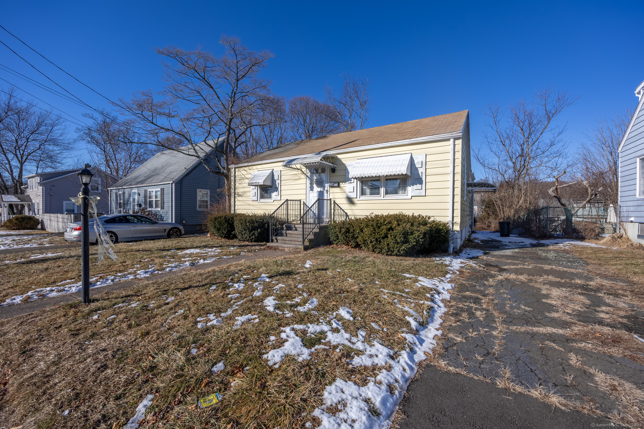 Lenox Street, East Haven, Connecticut - 2 Bedrooms  
1 Bathrooms  
5 Rooms - 