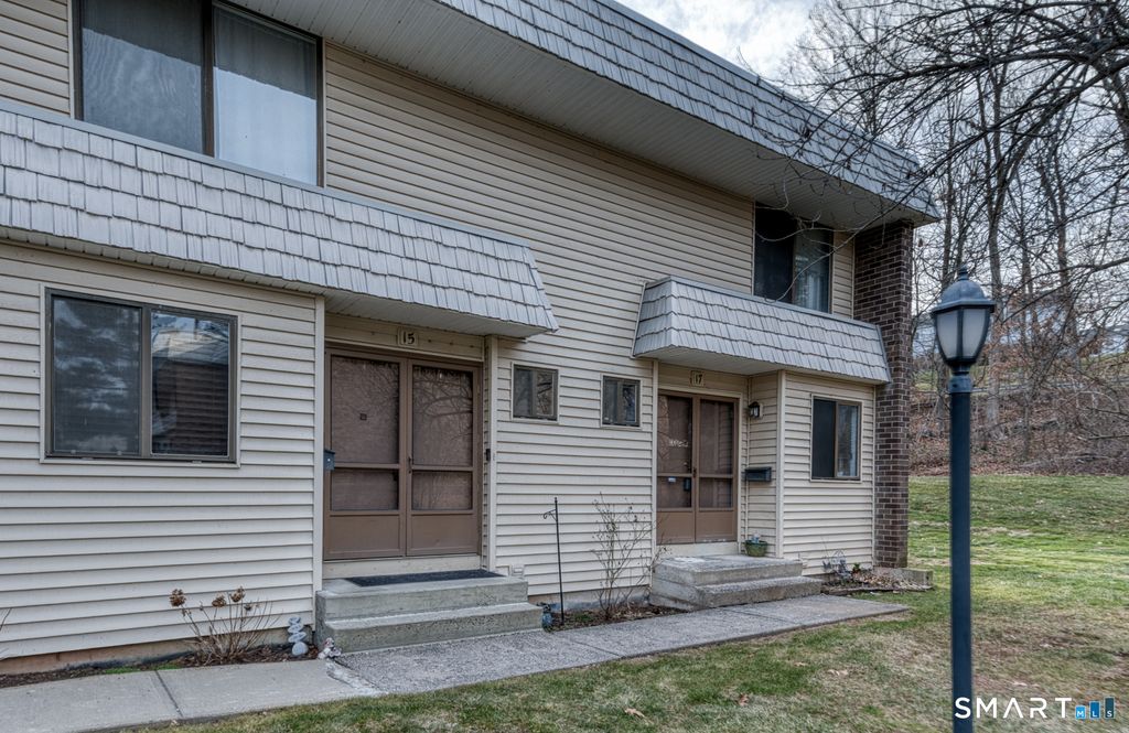 Photo of 17 Hemlock Court #17, Cromwell, CT 06416 (MLS # 24149236)