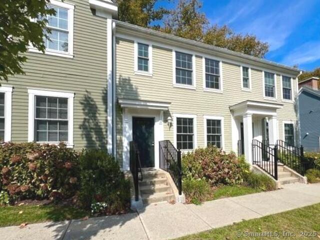 Rental Property at Stoneridge Circle 43, Stamford, Connecticut - Bedrooms: 2 
Bathrooms: 2 
Rooms: 5  - $3,050 MO.