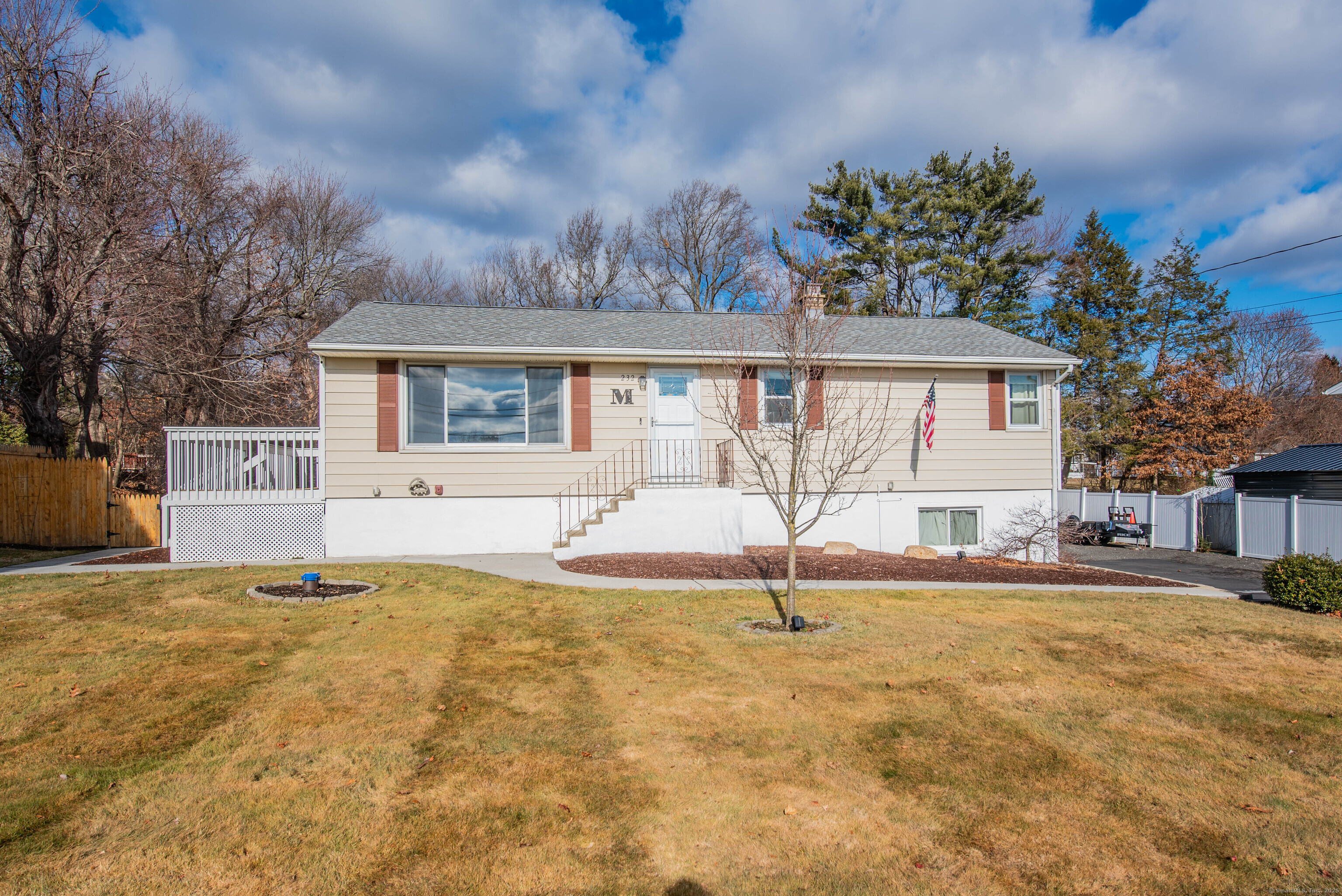 Beach Road, Wolcott, Connecticut - 3 Bedrooms  
2 Bathrooms  
5 Rooms - 