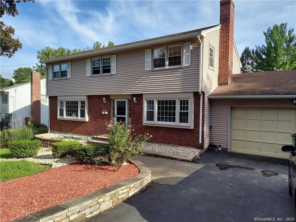 Kirkwood Road, West Hartford, Connecticut - 4 Bedrooms  
4 Bathrooms  
8 Rooms - 