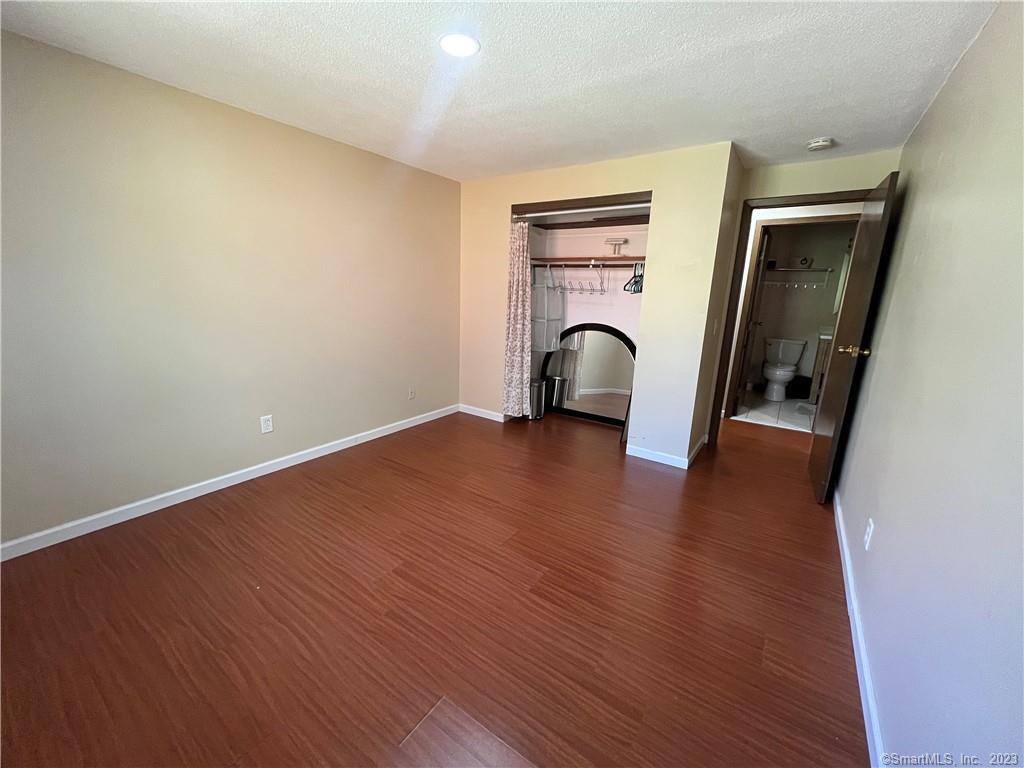 Newington, Connecticut 06111, United States, 2 Bedrooms Bedrooms, ,1 BathroomBathrooms,Residential,Active,221755