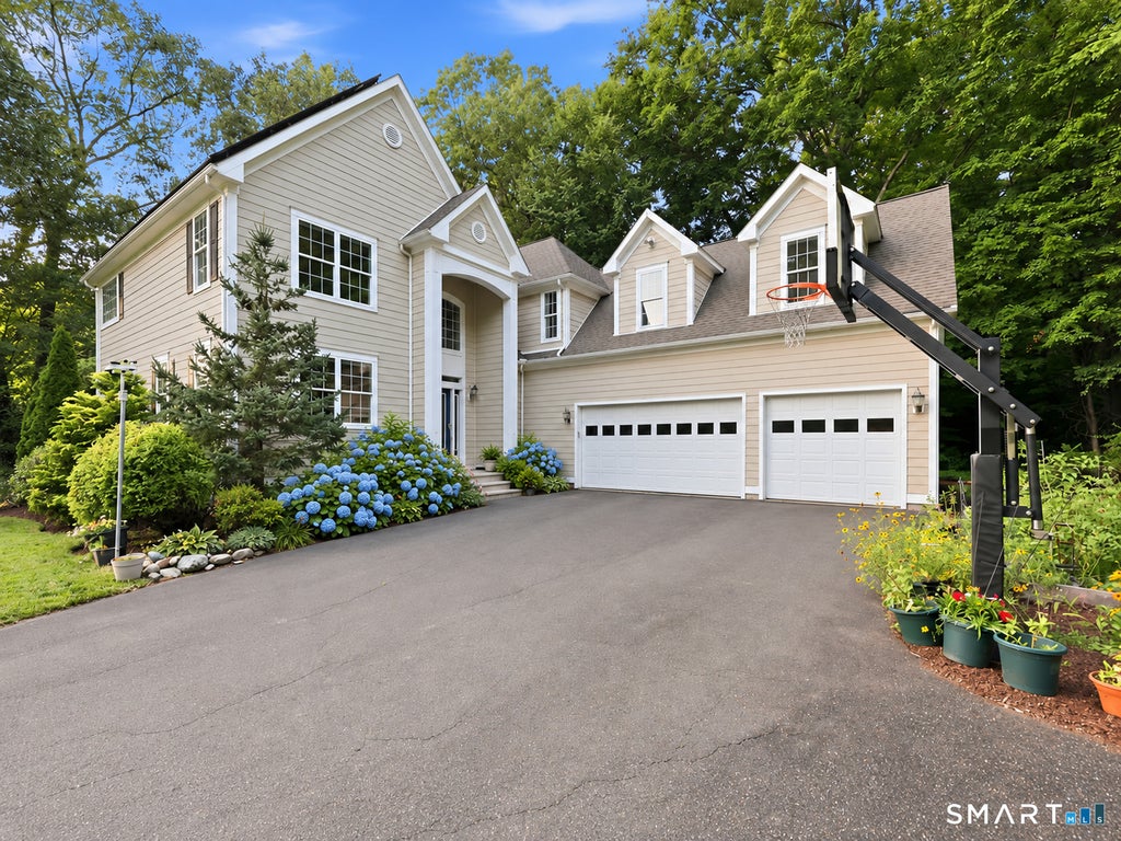 Photo of 25 Grant Drive, Avon, CT 06001 (MLS # 24210124)