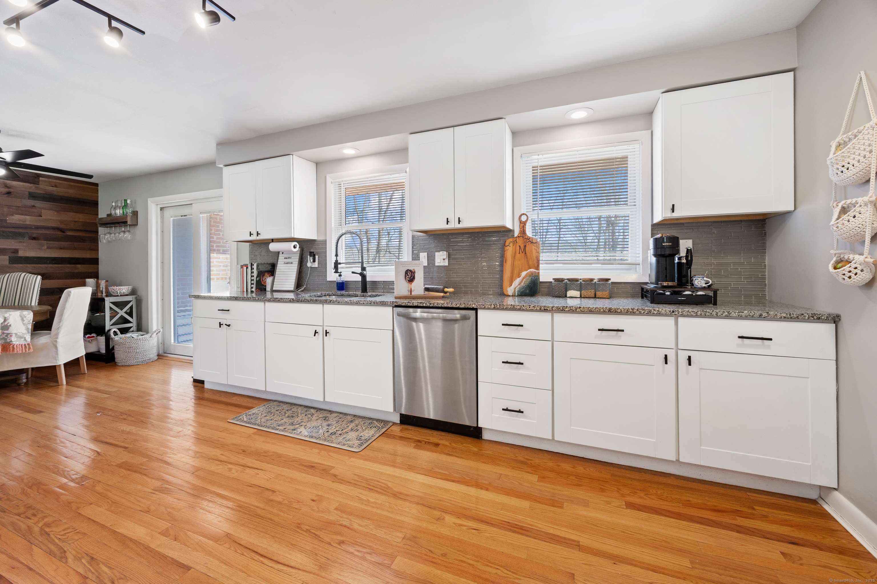 19 Mountain View Terrace, North Branford, Connecticut image 9