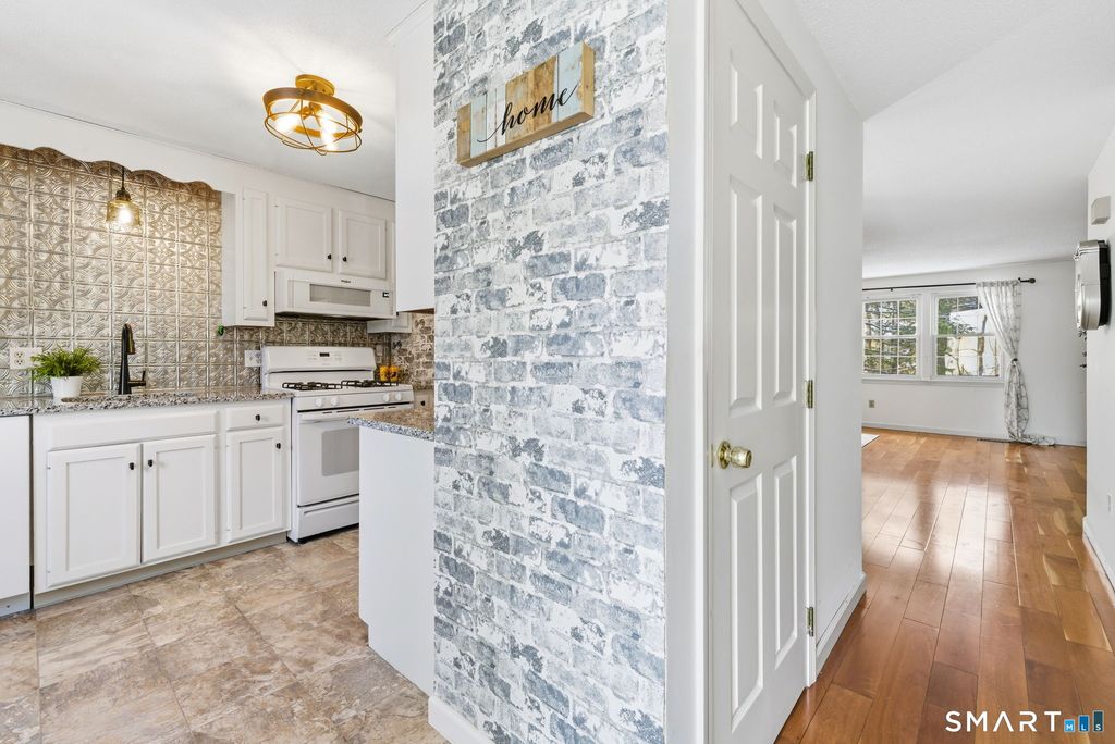 Photo of 17 Hubbard Run Drive #17, Glastonbury, CT 06033 (MLS # 24148748)