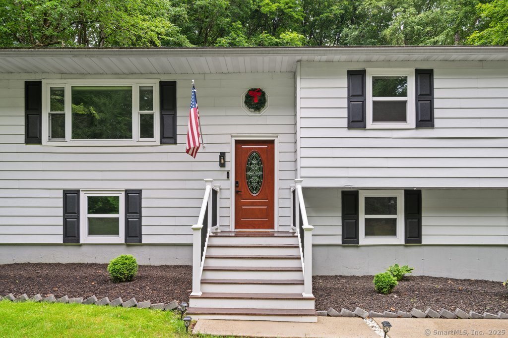 17 Valley Field Road South
