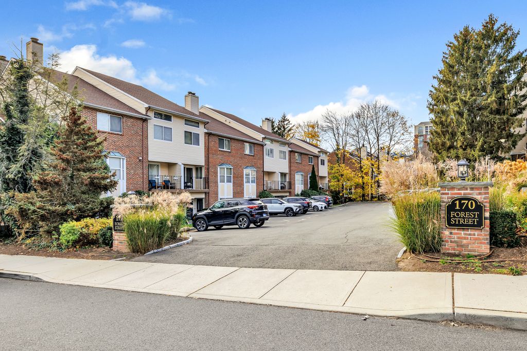 Photo of 170 Forest Street #APT 15, Stamford, CT 06901 (MLS # 24141578)