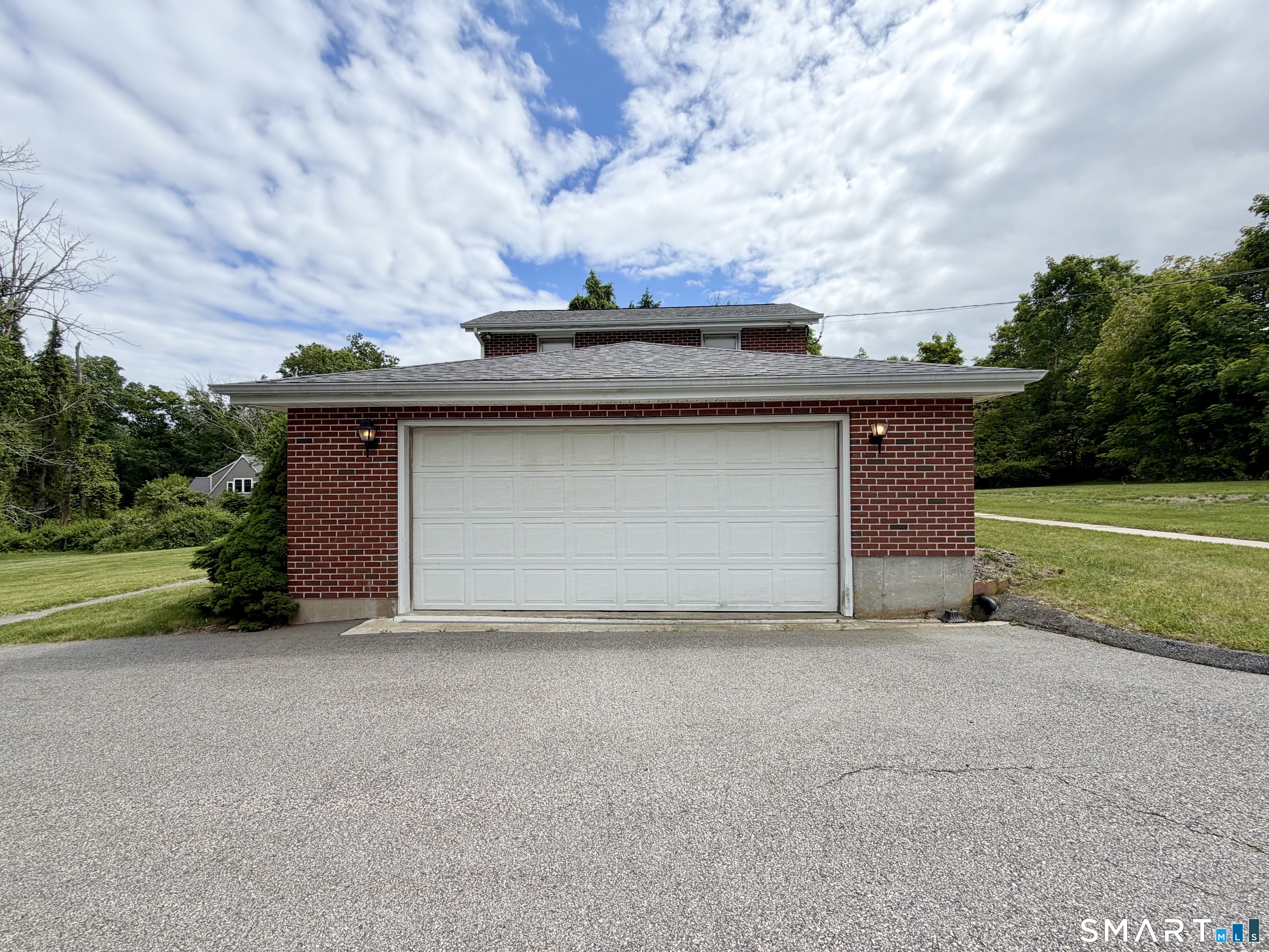 401 Round Hill Road