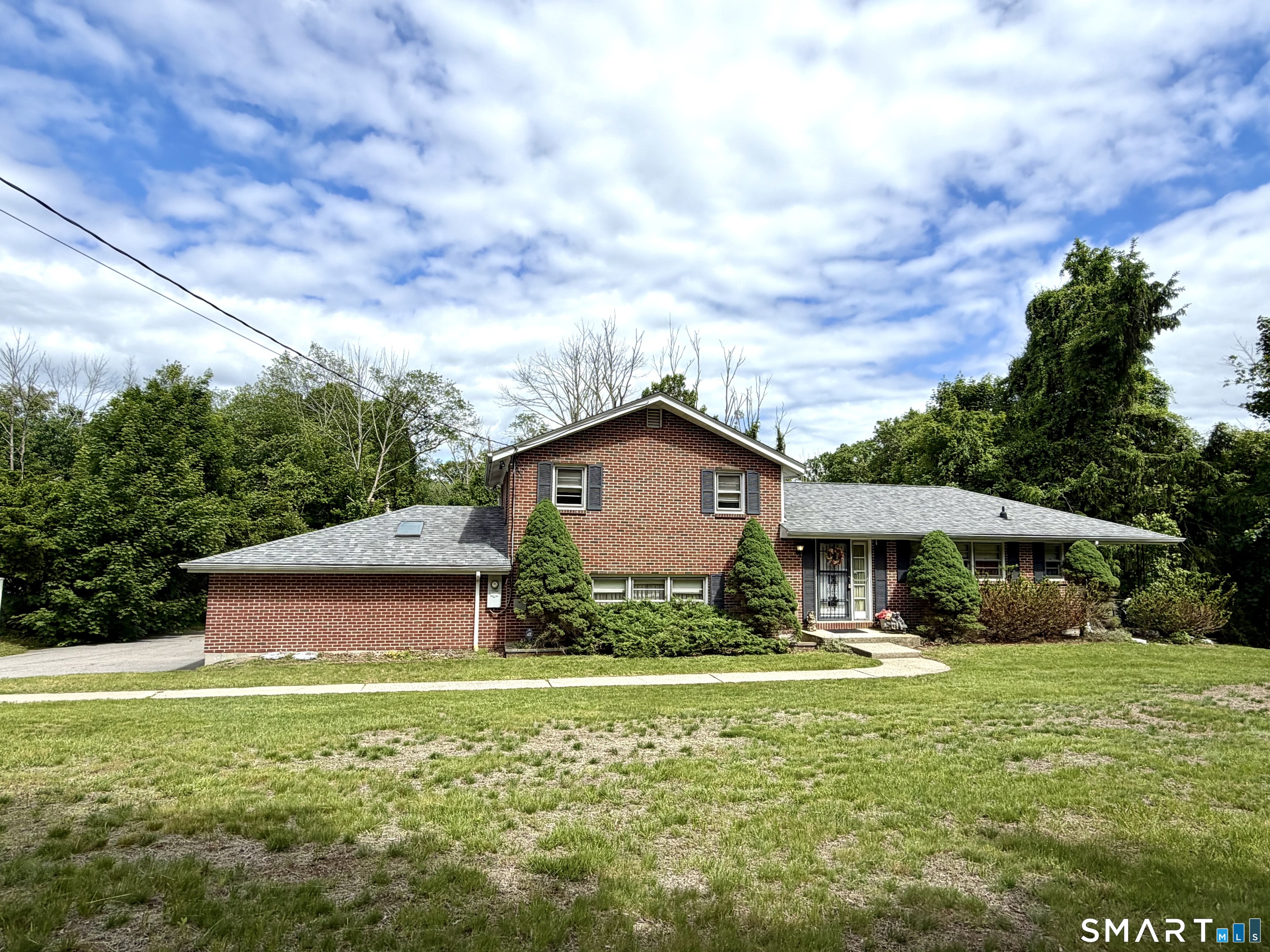 401 Round Hill Road