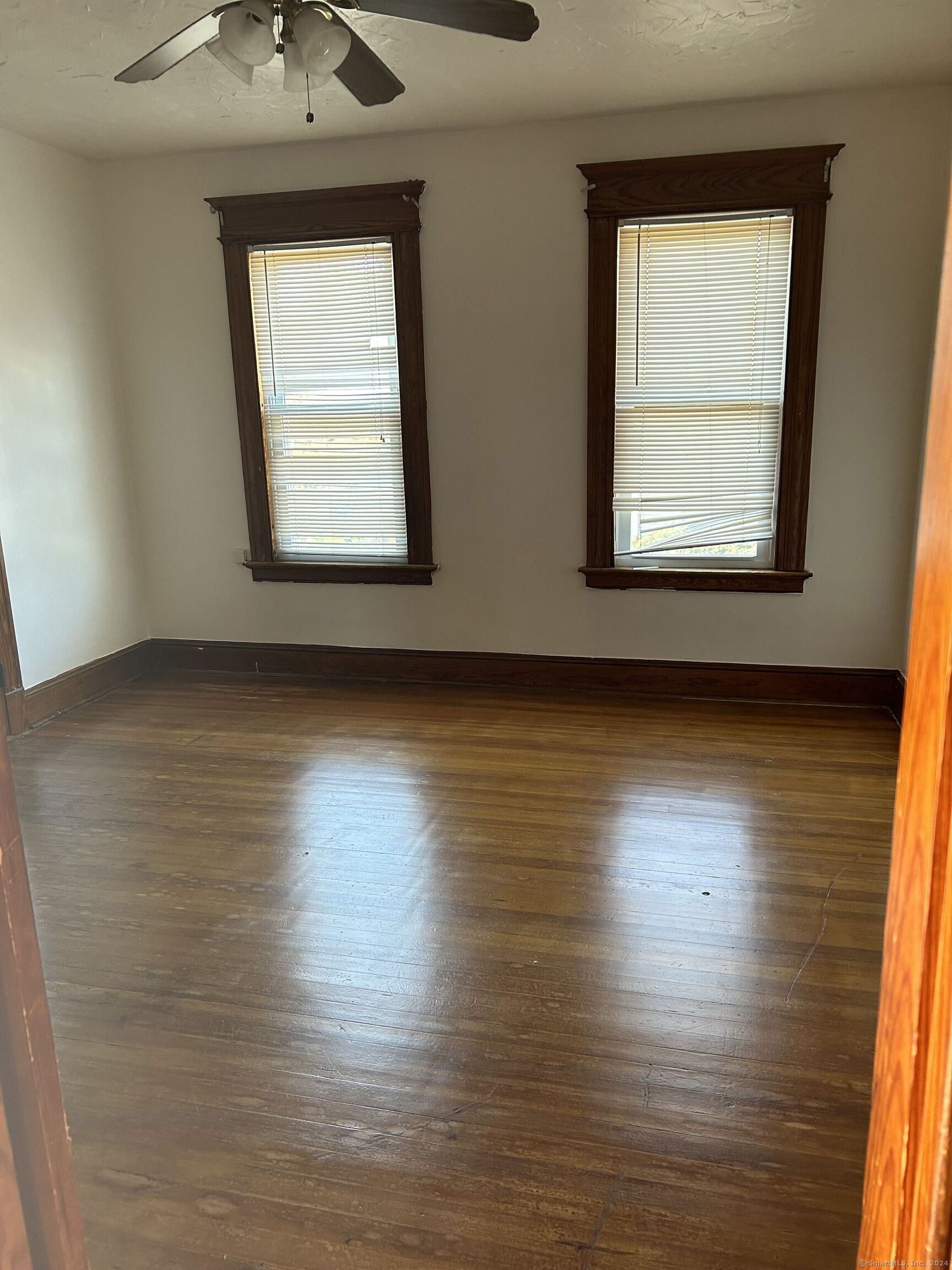 Chipman Street Street 3, Waterbury, Connecticut - 2 Bedrooms  
1 Bathrooms  
4 Rooms - 