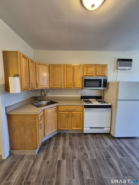 Photo of 2979 Fairfield Avenue #1R, Bridgeport, CT 06605 (MLS # 24149179)