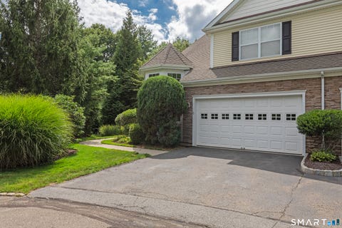 Tiny photo for 10 Dogwood Court #10, Middlebury, CT 06762 (MLS # 24201596)