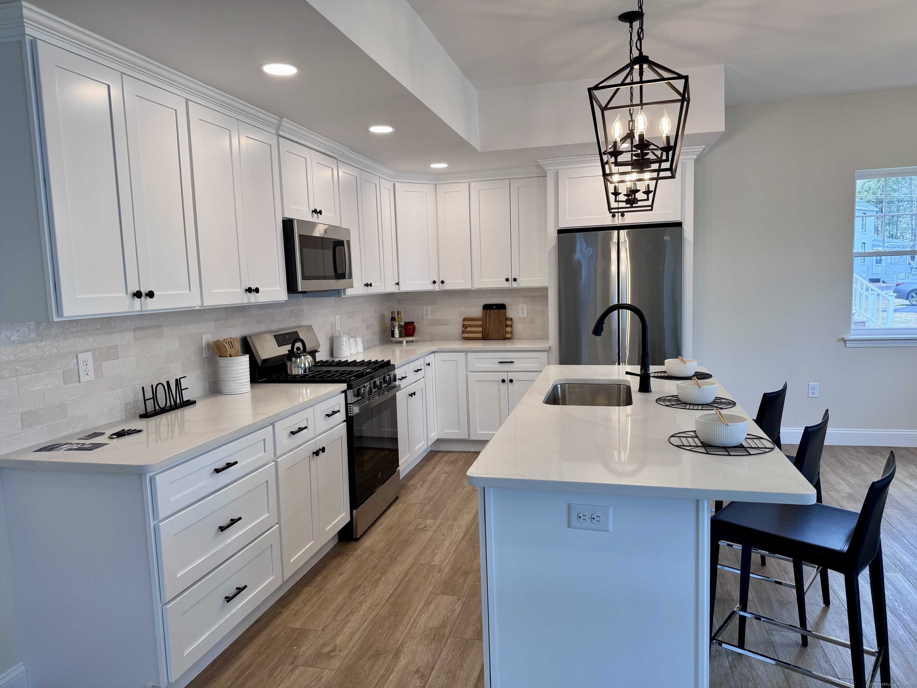 29 Suffield Street, Windsor Locks, Connecticut image 6