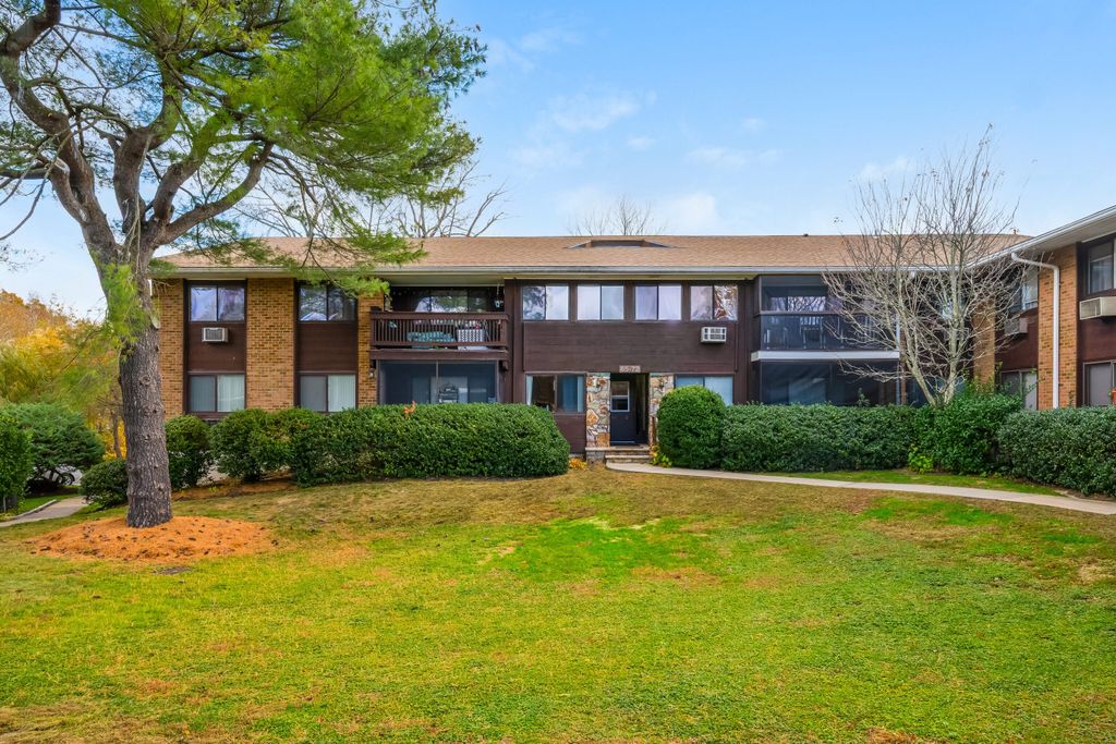 Photo of 154 Cold Spring Road #APT 71, Stamford, CT 06905 (MLS # 24138870)