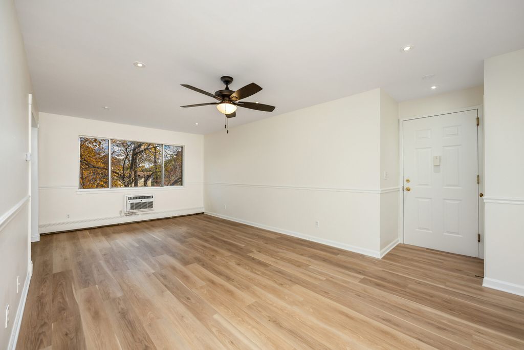 Photo of 154 Cold Spring Road #APT 71, Stamford, CT 06905 (MLS # 24138870)