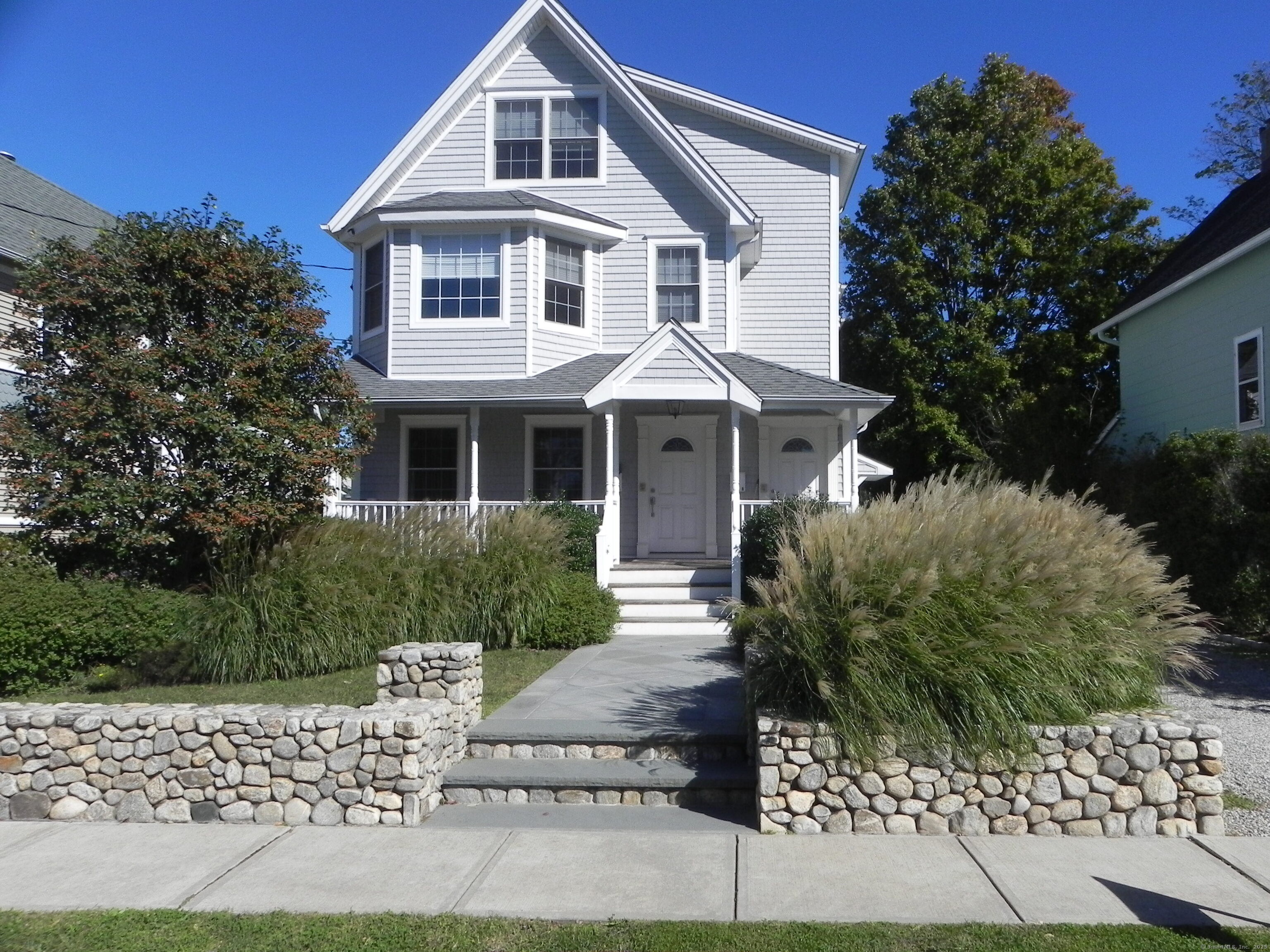 Hawkins Avenue 1, Norwalk, Connecticut - 2 Bedrooms  
3 Bathrooms  
5 Rooms - 