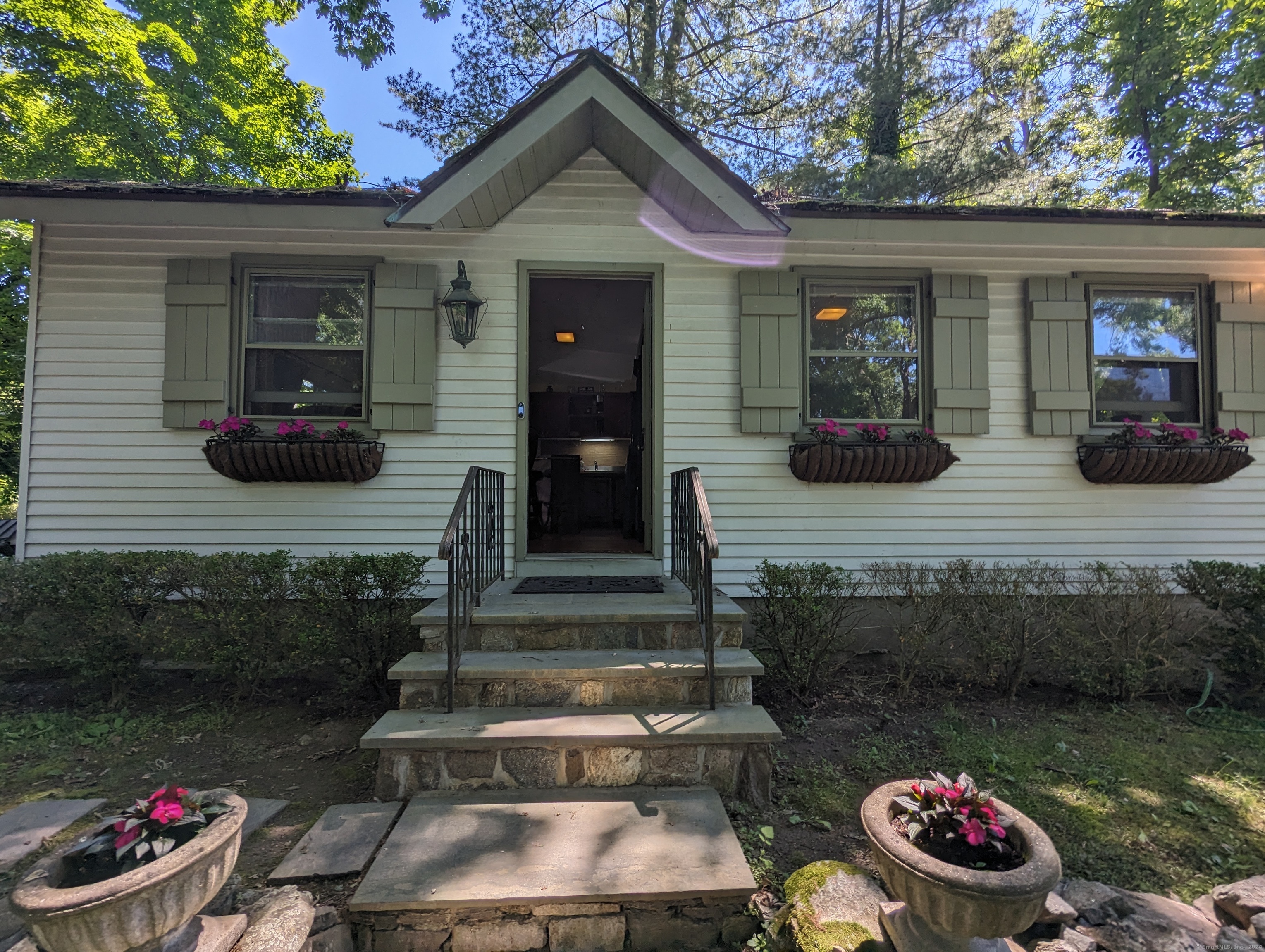 Rental Property at Wild Rose Lane Cottage, Darien, Connecticut - Bedrooms: 1 
Bathrooms: 1 
Rooms: 3  - $3,500 MO.