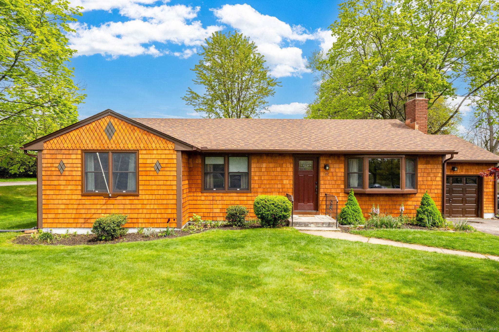 Property for Sale at Overlook Road, Meriden, Connecticut - Bedrooms: 3 
Bathrooms: 1 
Rooms: 5  - $330,000