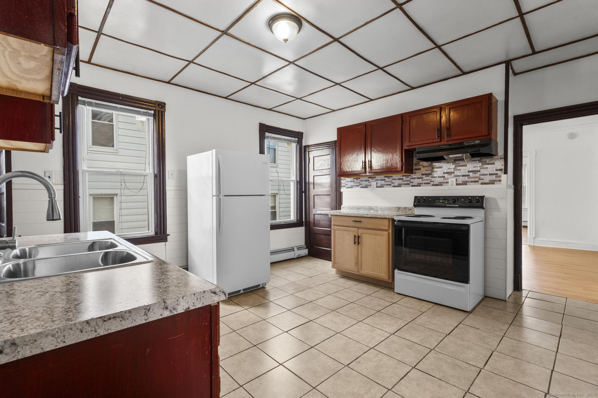 Hartford, Connecticut 06106, United States, 3 Bedrooms Bedrooms, ,1 BathroomBathrooms,Residential,Pending,18683